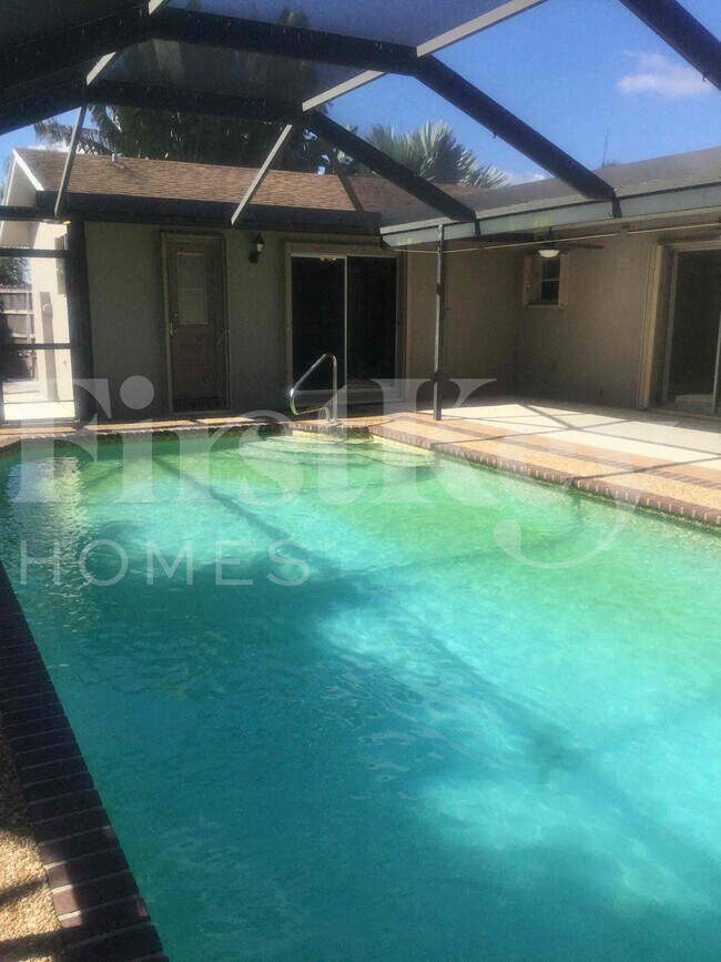 Building Photo - 19742 Carolina Cir