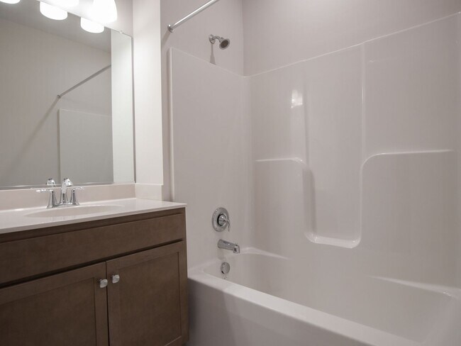 Building Photo - Walkable Short Pump Living with a Huge Private Deck