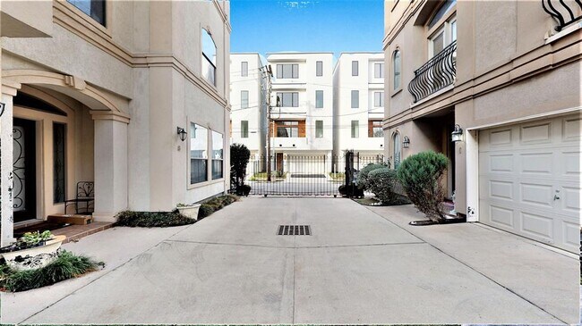 Building Photo - 607 Oakley St