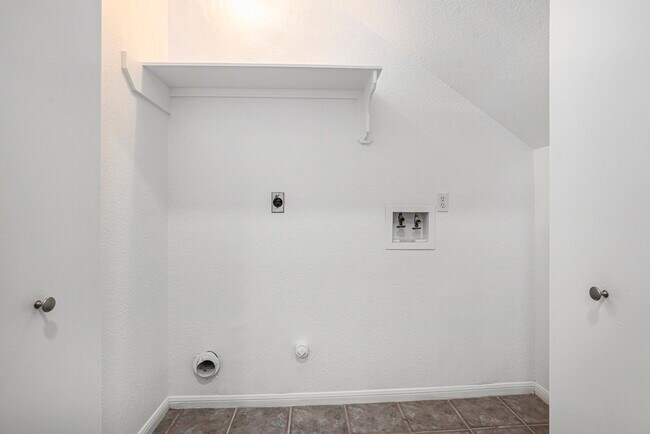 Building Photo - 211 Hunt Rd