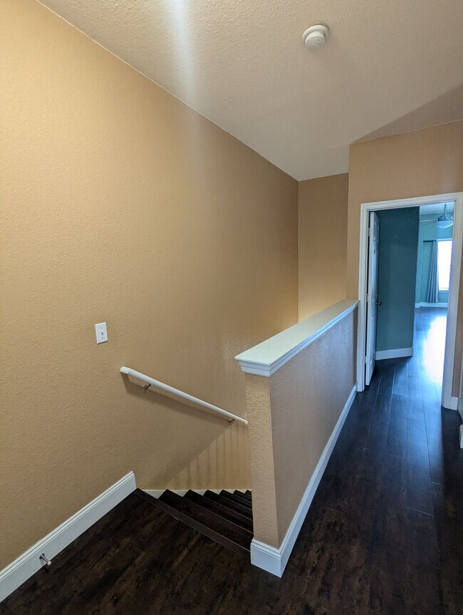Building Photo - 2 Bedroom / 2.5 Bathroom Townhome – Magnolia Place