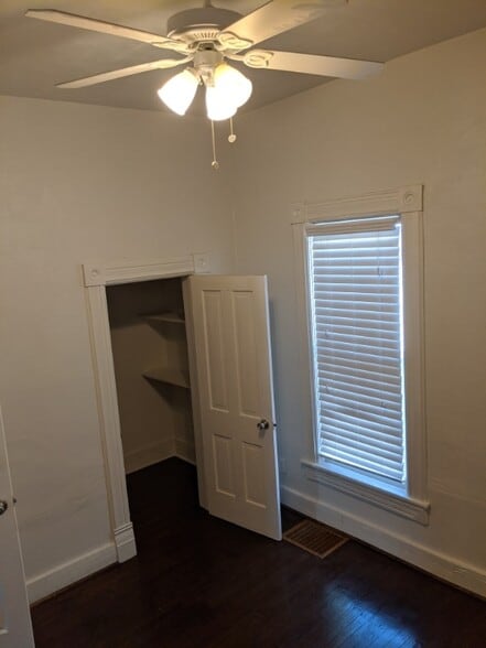 Building Photo - 721 Main St