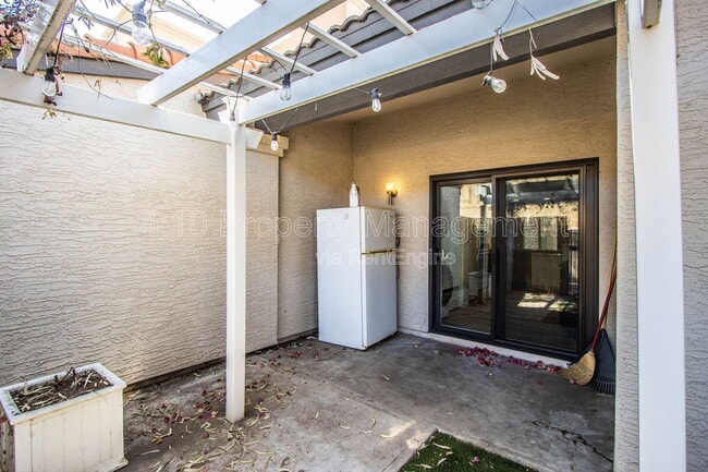 Building Photo - 1718 S Longmore