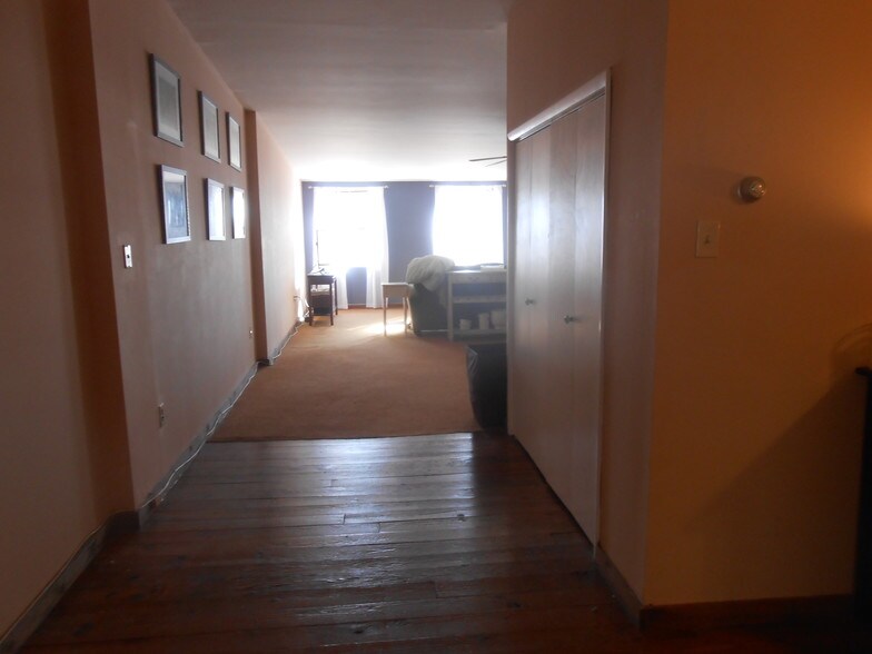 Building Photo - 4 S Front St