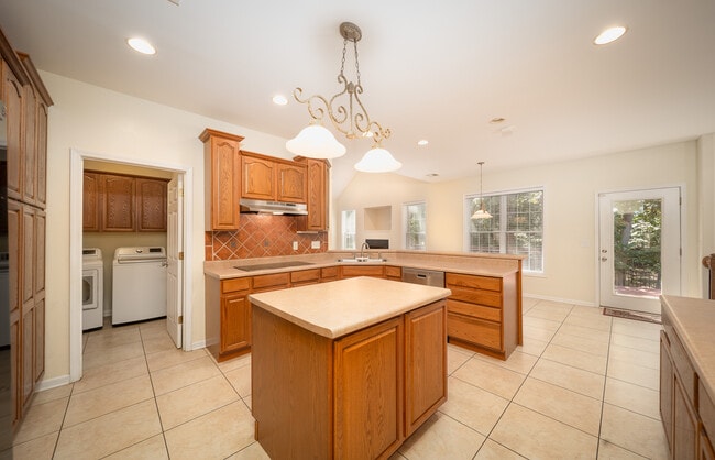 Building Photo - 814 Marit Drive