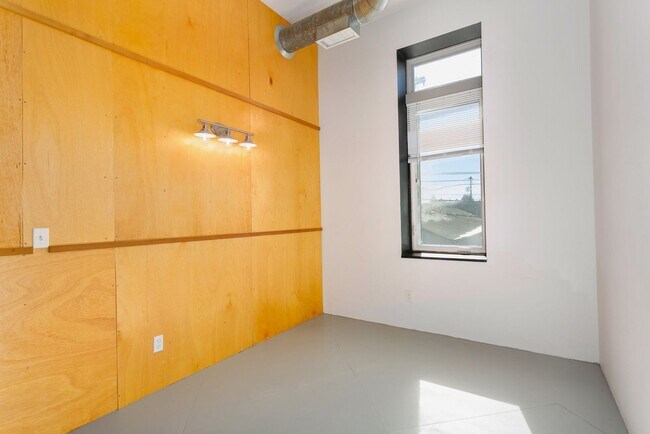 Building Photo - 5240 S Tacoma Way