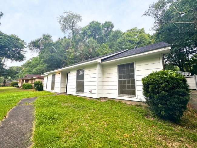 Building Photo - 313 Vanderbilt Dr