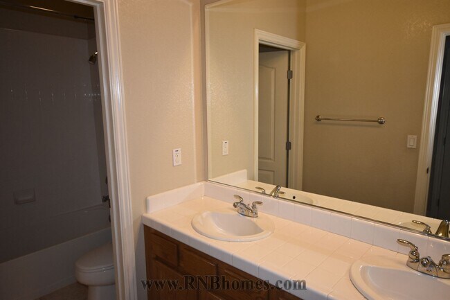 Building Photo - 204 Dodd Pl