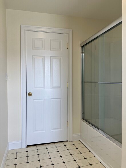 Building Photo - 509 Pine St