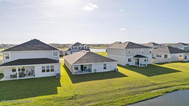 Building Photo - 527 Glaspell Cir SE