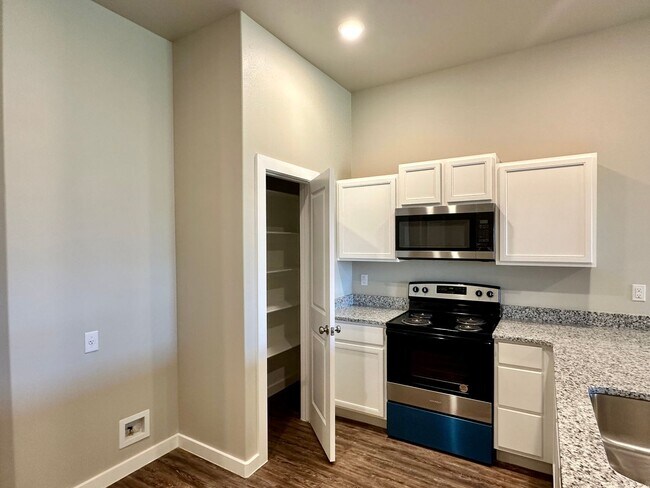 Building Photo - 2005 Aberdeen Ave