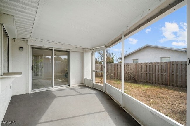 Building Photo - 9721 Deerfoot Dr