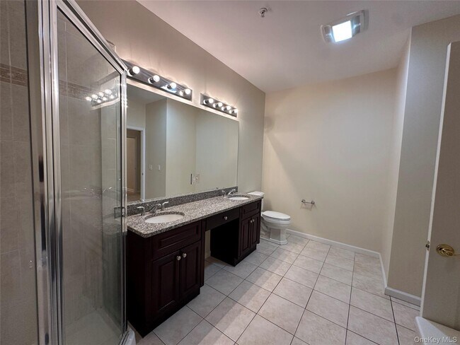 Building Photo - 75 Quaker Ave