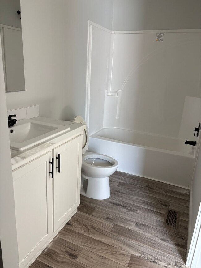 Building Photo - 127 Hubert Blvd