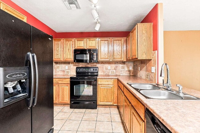 Building Photo - 2426 W Silverbell Tree Dr