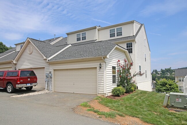 Building Photo - End-unit Pavilions at Pantops Townhome