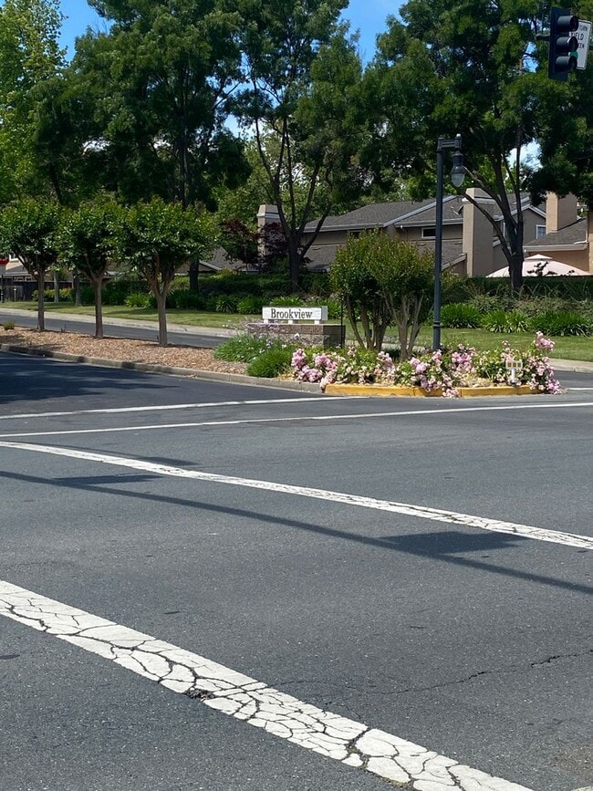 Building Photo - Danville Brookview Duet Townhouse 4 Br., 2...