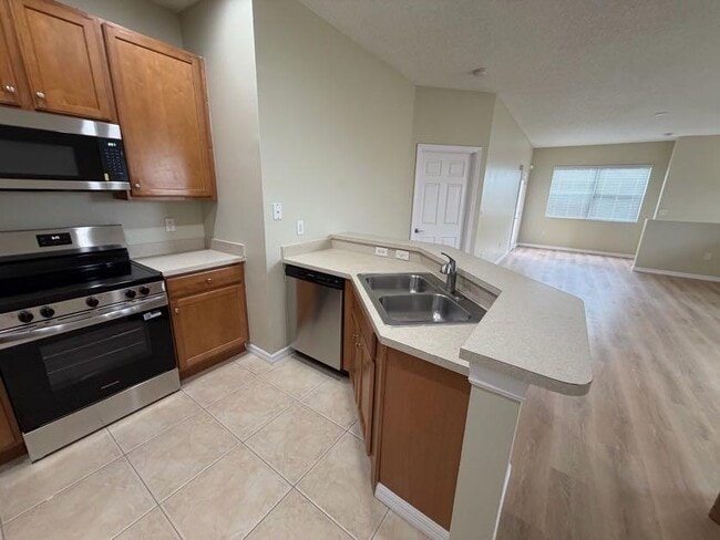 Building Photo - 2925 Crestwood Ter
