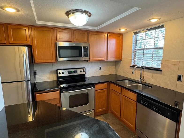 Building Photo - 1500 Gay Rd