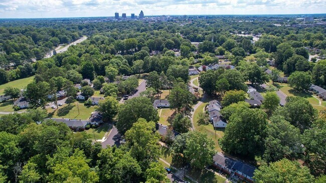 Building Photo - Charming 2BR Condo in Greensboro
