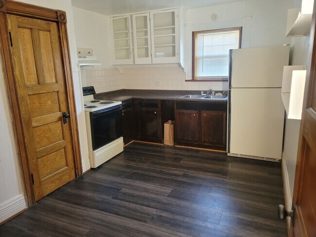 Building Photo - 293 Adams St