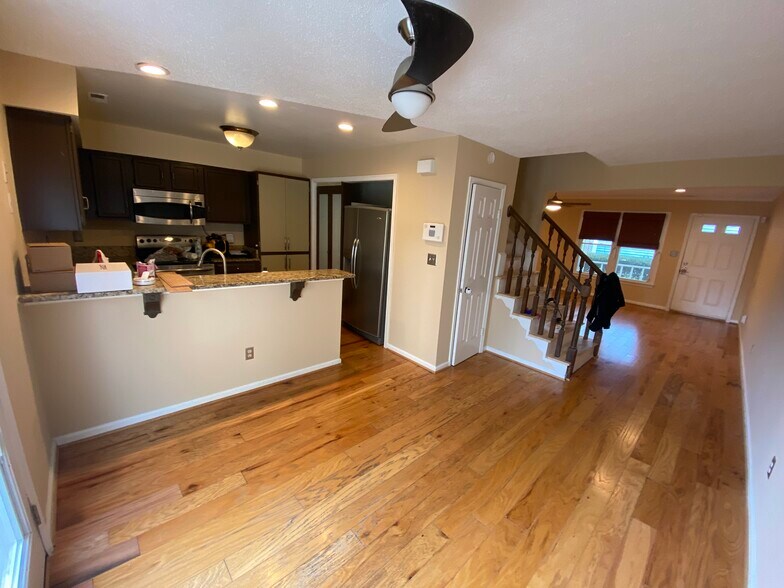 Kitchen - 524 Pine Tops Ct