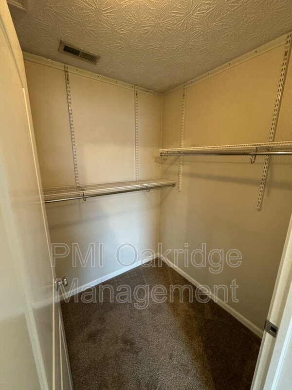 Building Photo - 121 Bruns Dr