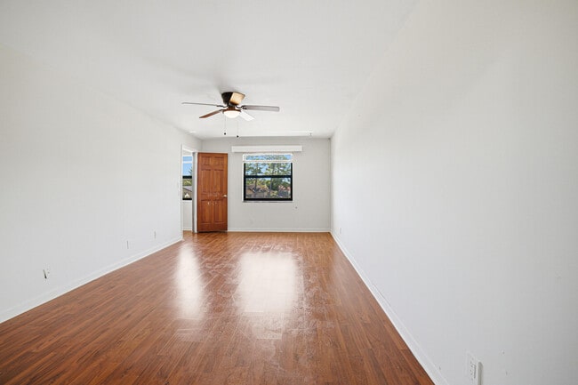 Building Photo - 2895 Via Del Lago