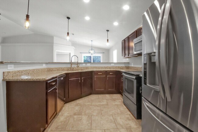 Building Photo - 8402 Island Dr