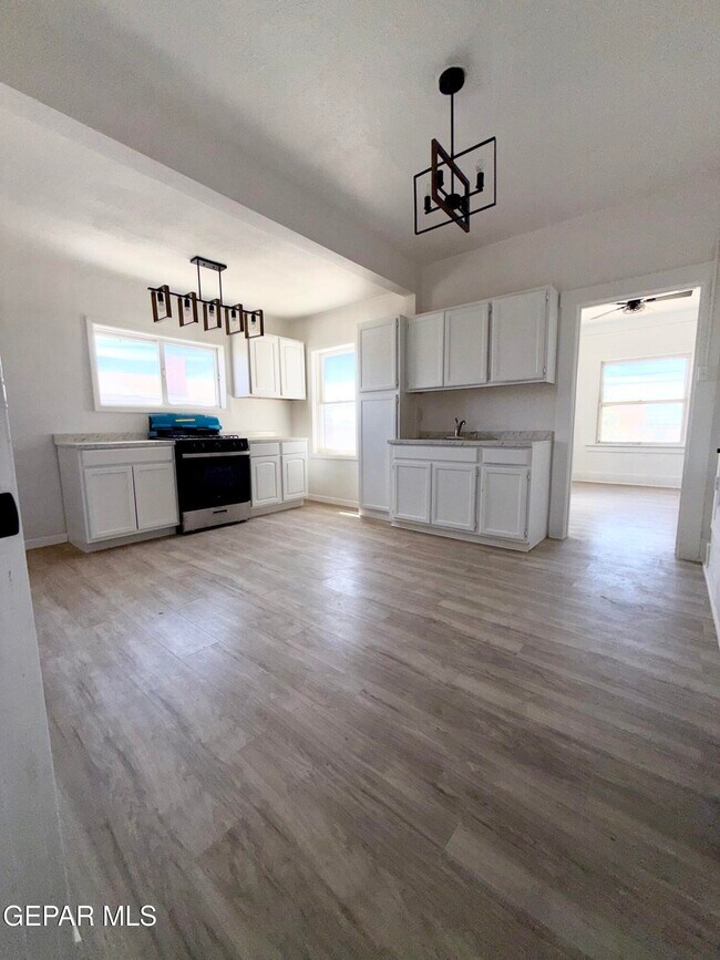 Building Photo - 3203 Frankfort Ave