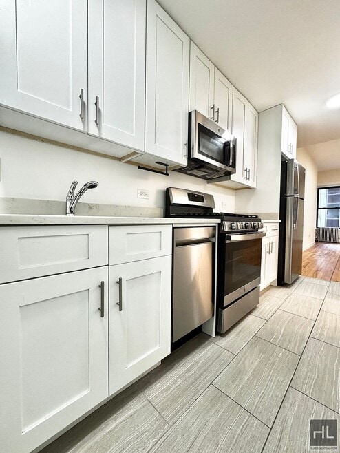 Building Photo - 54 W 56th St