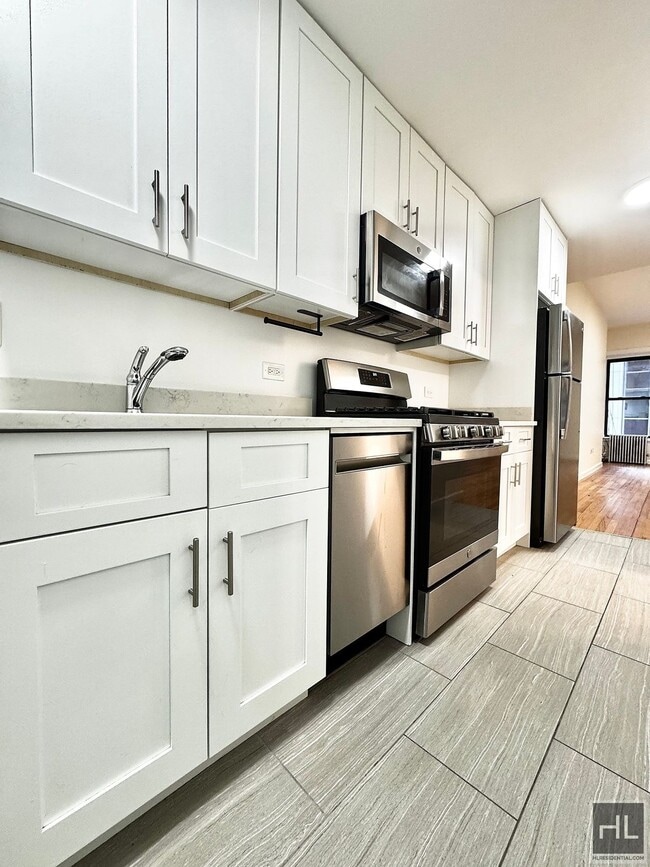Building Photo - 54 W 56th St
