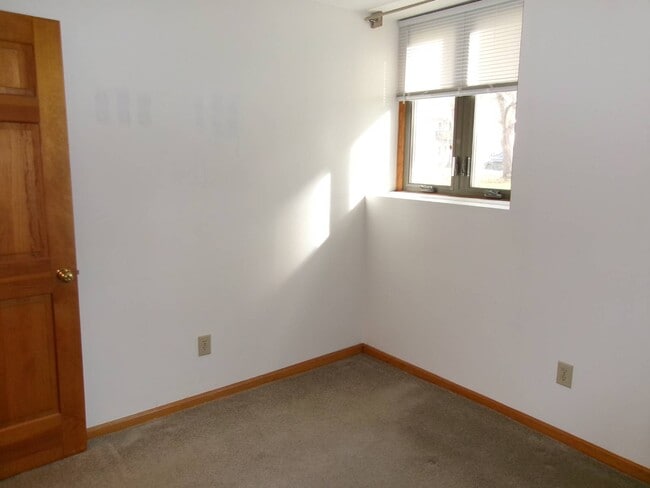 Building Photo - 222 S Ten Broeck St