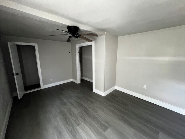 Building Photo - 1337 W Procter St