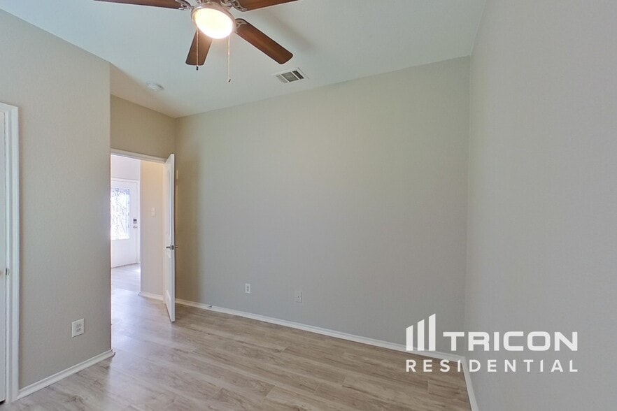 Building Photo - 1332 Red River Dr