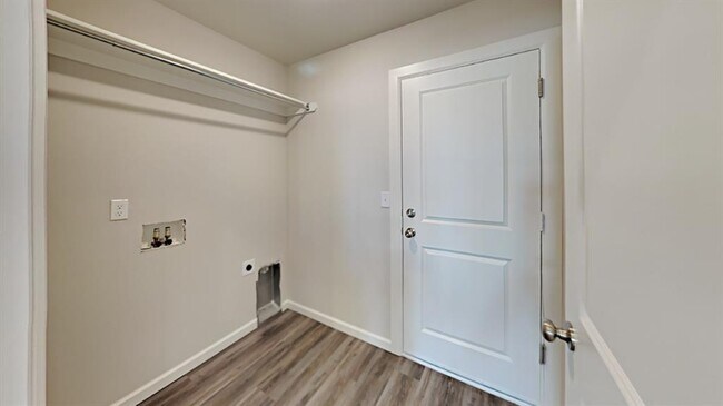 Building Photo - 487 Hardesty Dr