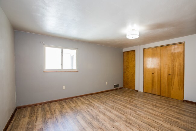 Building Photo - 2712 Sarah St