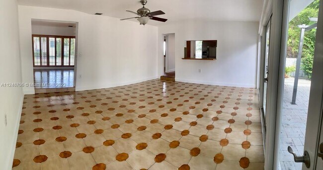 Building Photo - 1001 Surfside Blvd