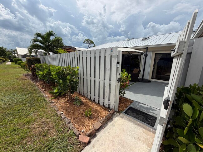 Building Photo - 8847 Thumbwood Cir