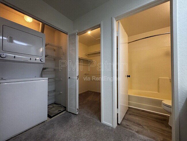 Building Photo - 3509 W Greentree Cir