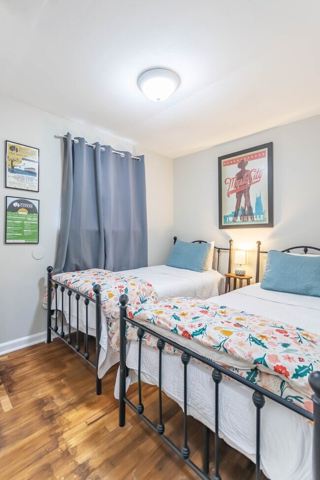 Building Photo - Furnished, All Inclusive Mid-term Lease!
