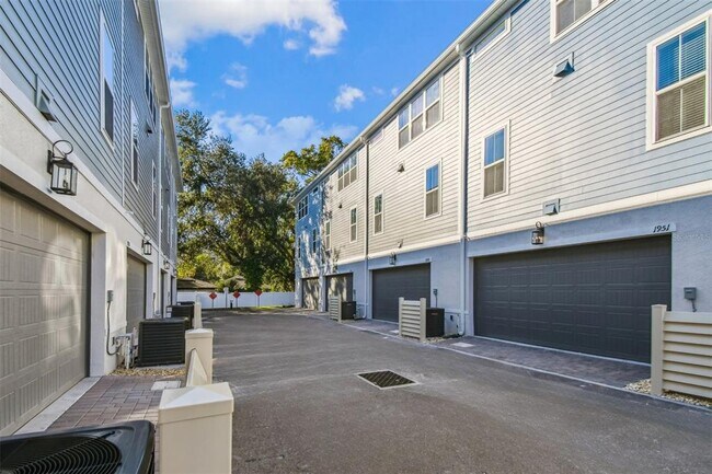 Building Photo - 1951 Risby Aly