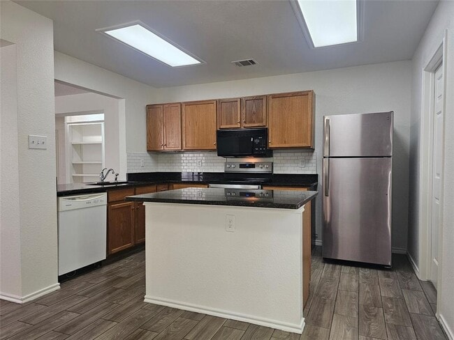 Building Photo - 2810 Adelen Ln