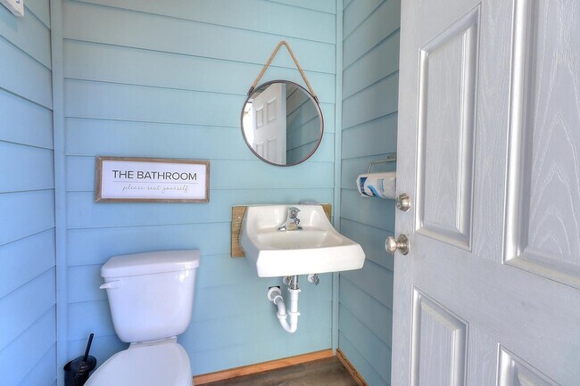 Building Photo - 1624 Eleventh Street-SI ID1023226P