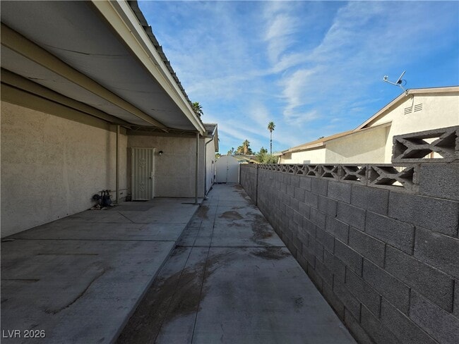 Building Photo - 3214 Anacapa Way