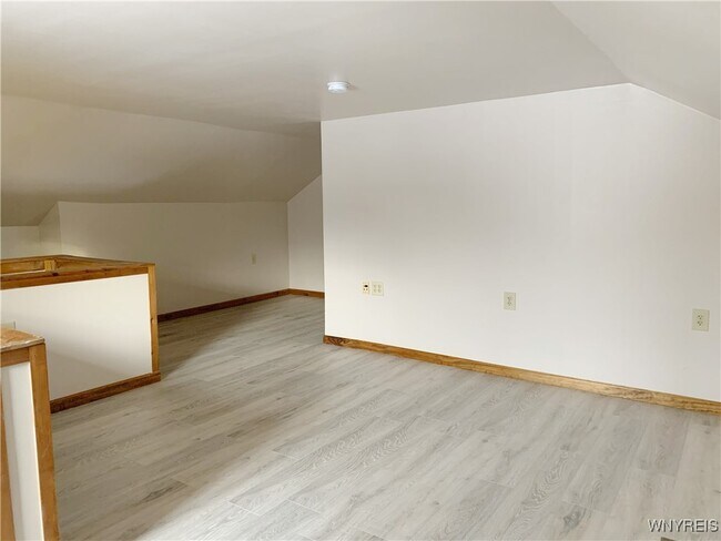 Building Photo - 318 Ivyhurst Rd N
