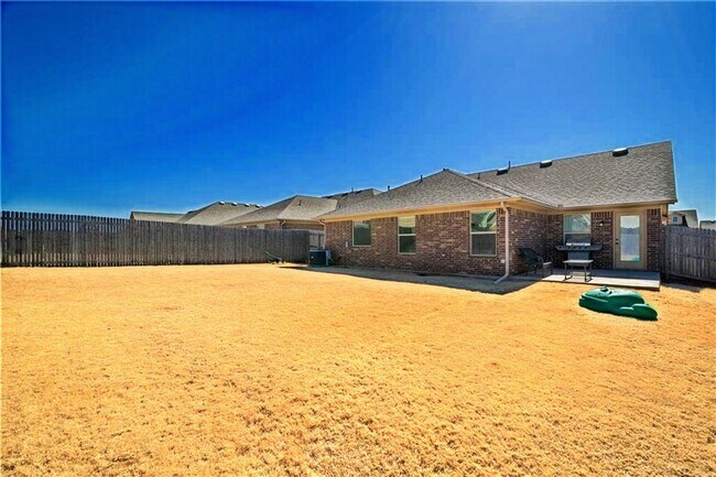 Building Photo - Coming Soon! Beautiful single family in Yu...