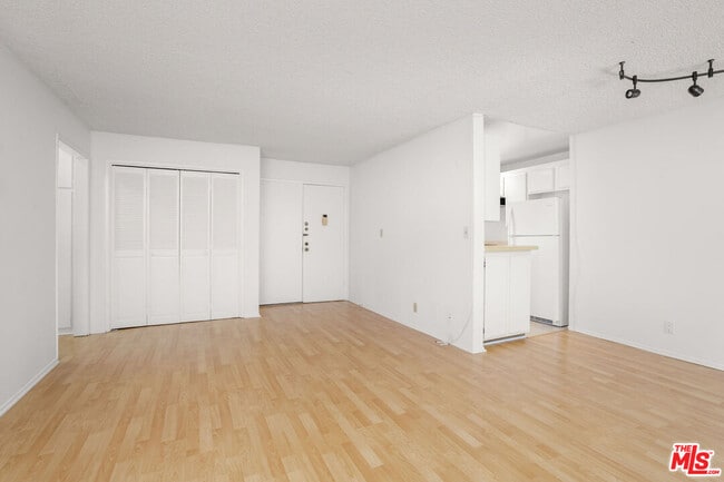 Building Photo - 953 4th St