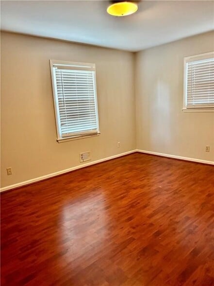 Building Photo - 150 Thompson Pl