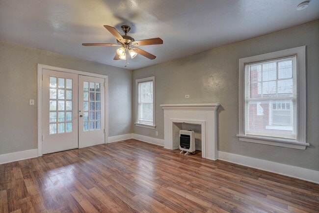 Building Photo - Exquisite 1 Bedroom Brownstone Apartment Steps Away from The Plaza District!